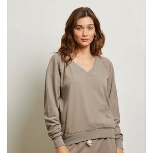 Perfect white tee Sinead sweatshirt